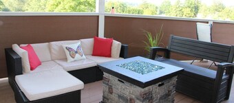 Private hottub and bar! Entire home in Morgantown, West Virginia