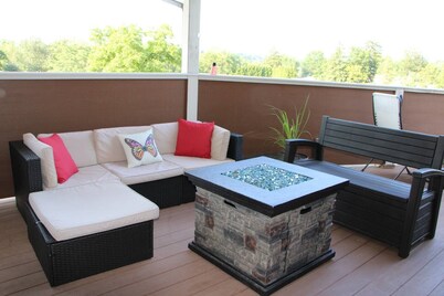 Private hottub and bar! Entire home in Morgantown, West Virginia