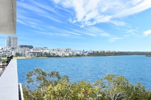 Property grounds - Waterview Apartment near Olympic Park Pool, Parking, Wifi, Ferry & Train to City (Wentworth Point)