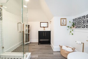 Shower, hair dryer, towels