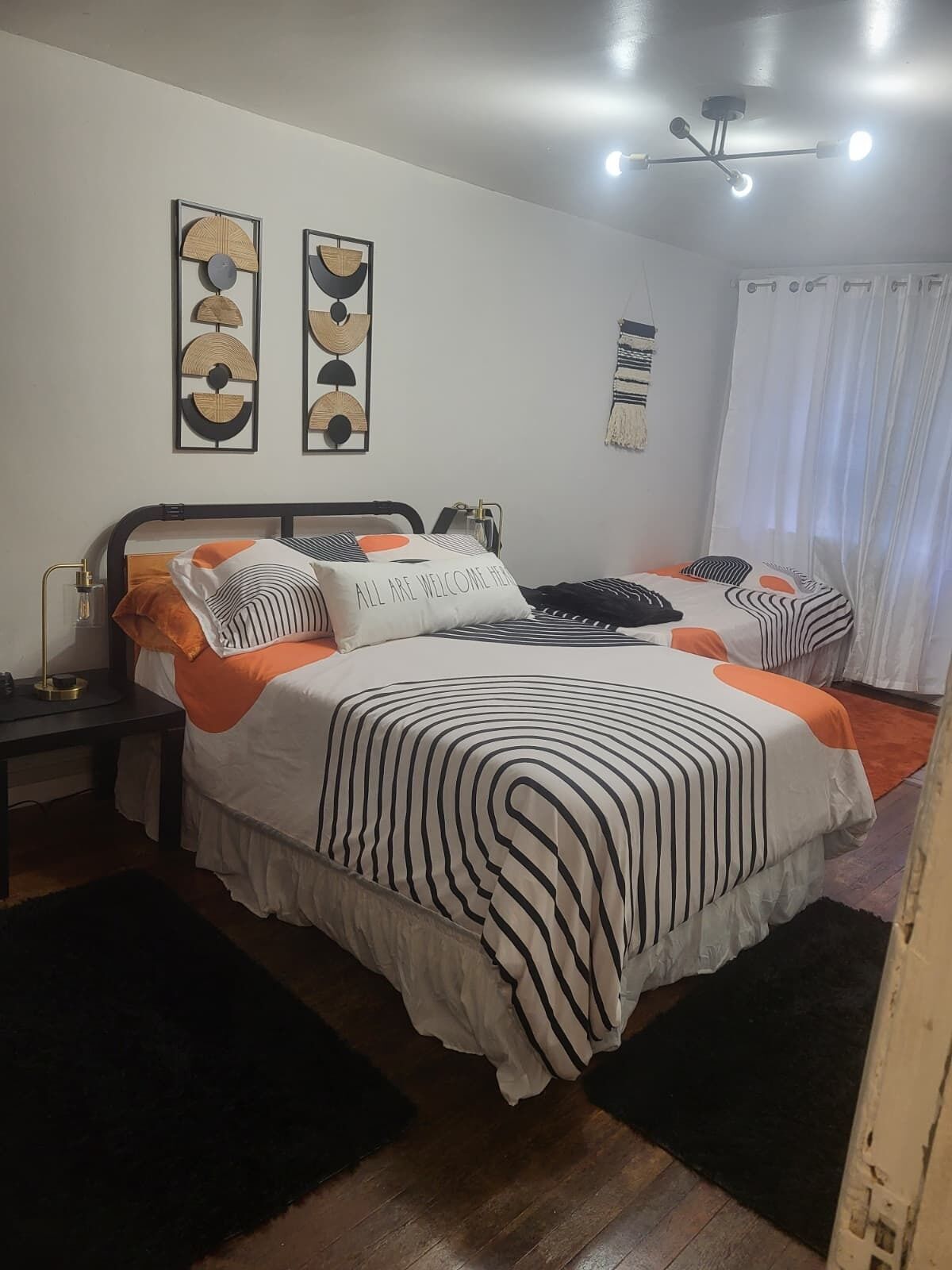 Iron/ironing board, WiFi, bed sheets