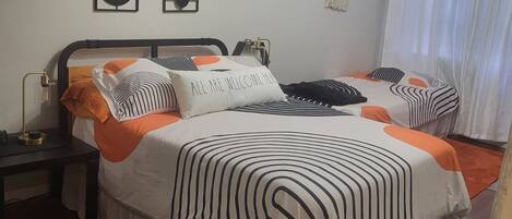 Iron/ironing board, WiFi, bed sheets