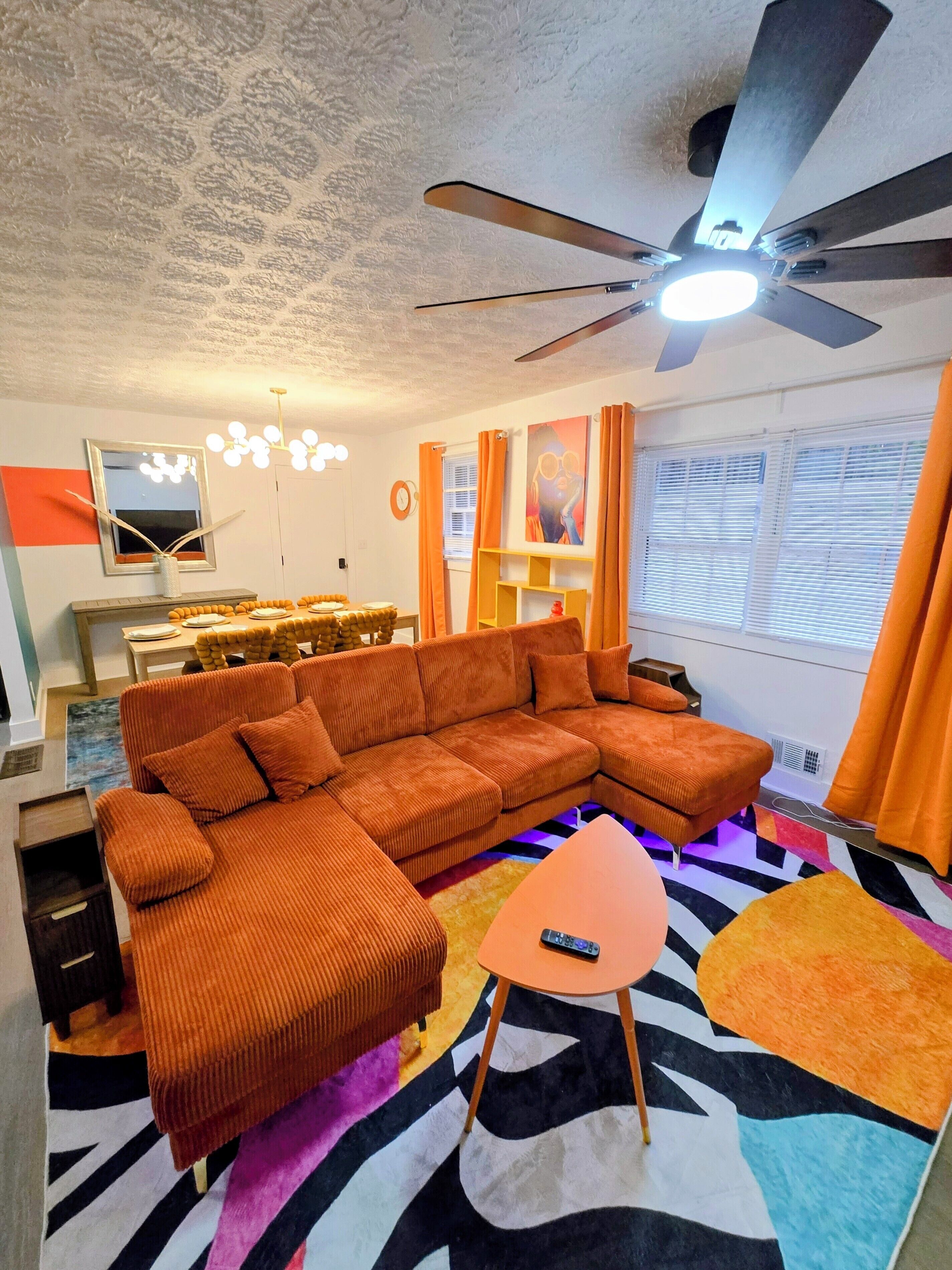 Televisie en een open haard