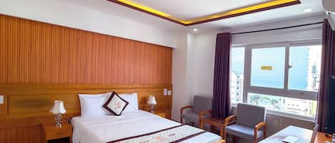 Standard dubbelrum - utsikt mot staden | Skrivbord och gratis wi-fi