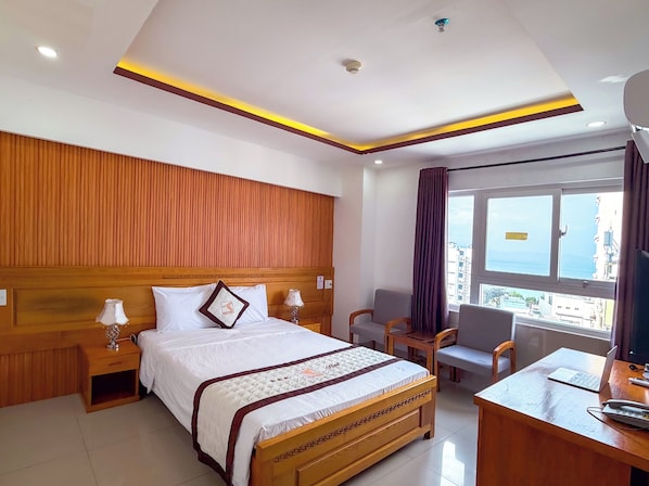 Quarto casal standard, vista para a cidade | Escrivaninha, Wi-Fi de cortesia