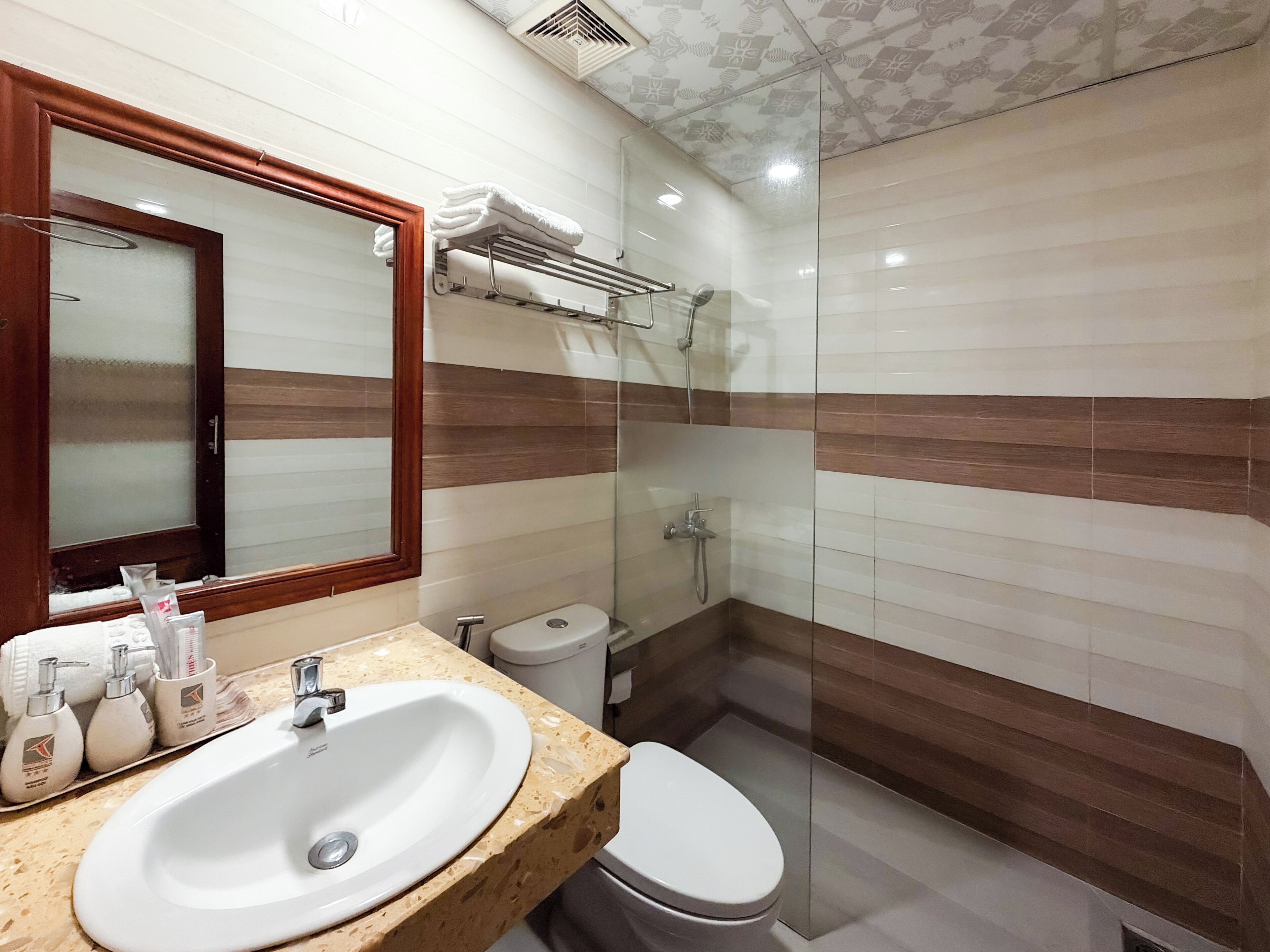 Standard Double Room | Bathroom