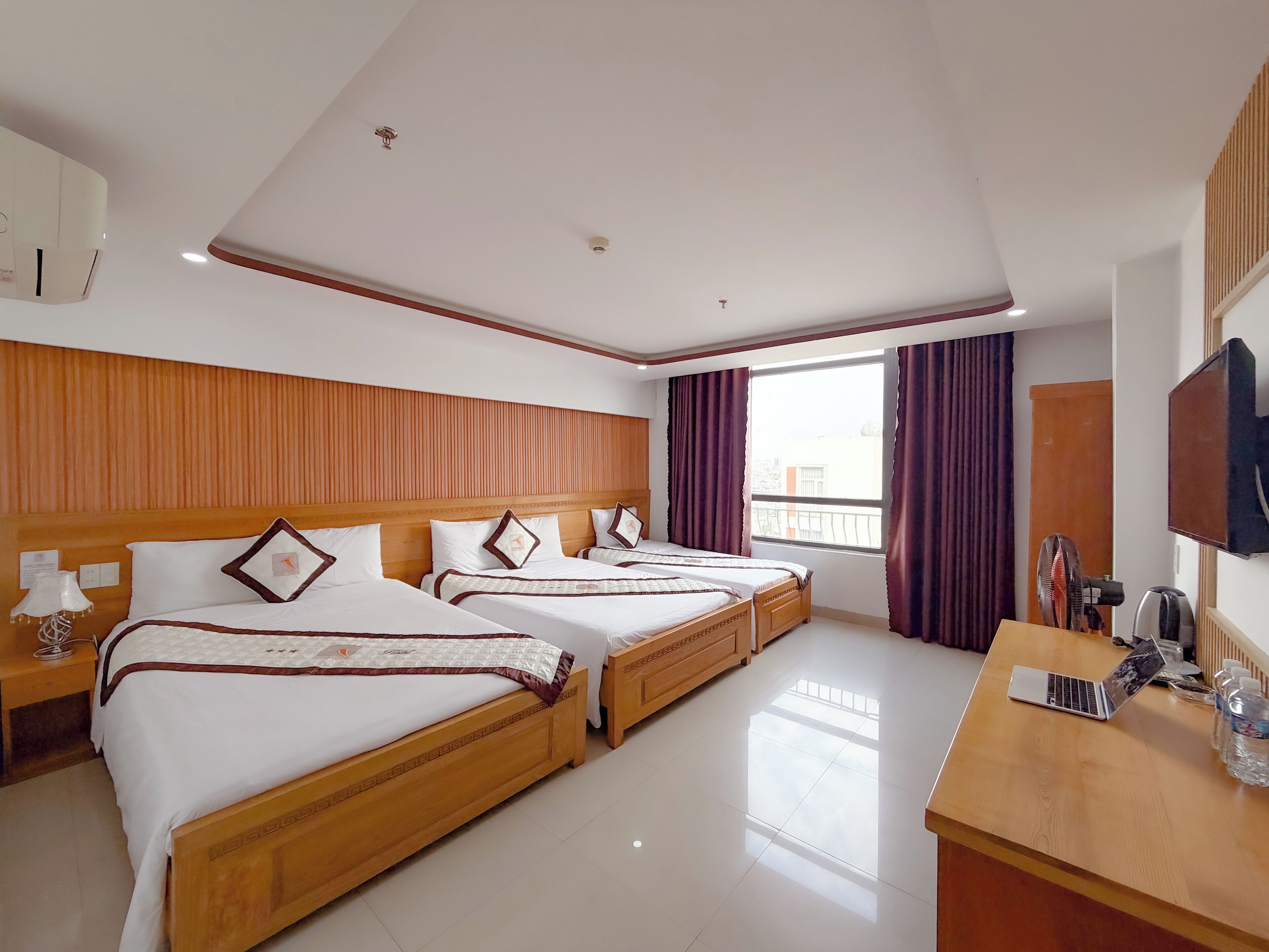 Family Quadruple Room, City View | Desk, free WiFi