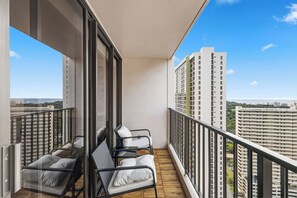 Property grounds - Modern Oceanfront Waikiki High-Rise, 30th Floor (Honolulu)