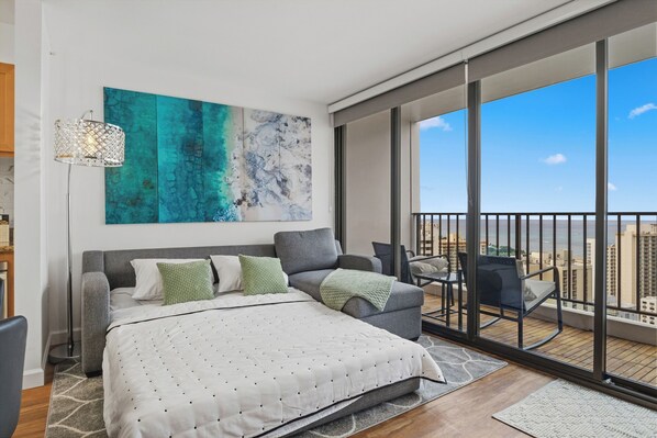 Iron/ironing board, WiFi, bed sheets