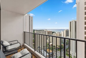 Property grounds - Modern Oceanfront Waikiki High-Rise, 30th Floor (Honolulu)