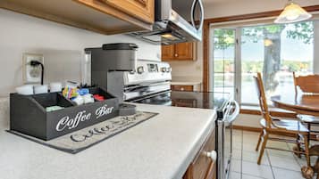 Micro-ondes, four, plaque de cuisson, lave-vaisselle