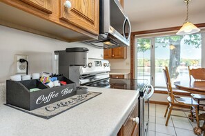 Microwave, oven, stovetop, dishwasher - Scenic Lakefront Escape on Budd Lake (Harrison)