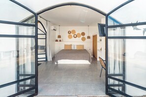 1 多间卧室、客房内保险箱、免费 WiFi、床单