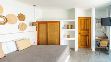 1 bedroom, in-room safe, free WiFi, bed sheets