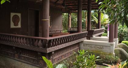 Periyaveettil Heritage Home / Authentic Kerala Nadumuttam House