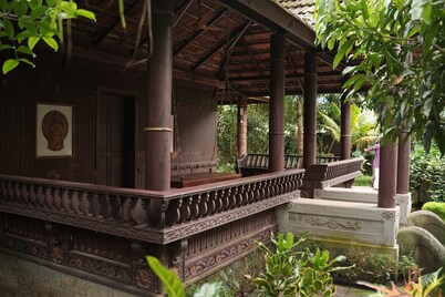 Periyaveettil Heritage Home / Authentic Kerala Nadumuttam House