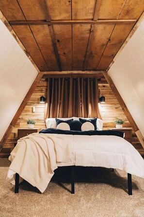 1 bedroom, free WiFi, bed sheets - The Rustic Triangle A-Frame (Perrysville)