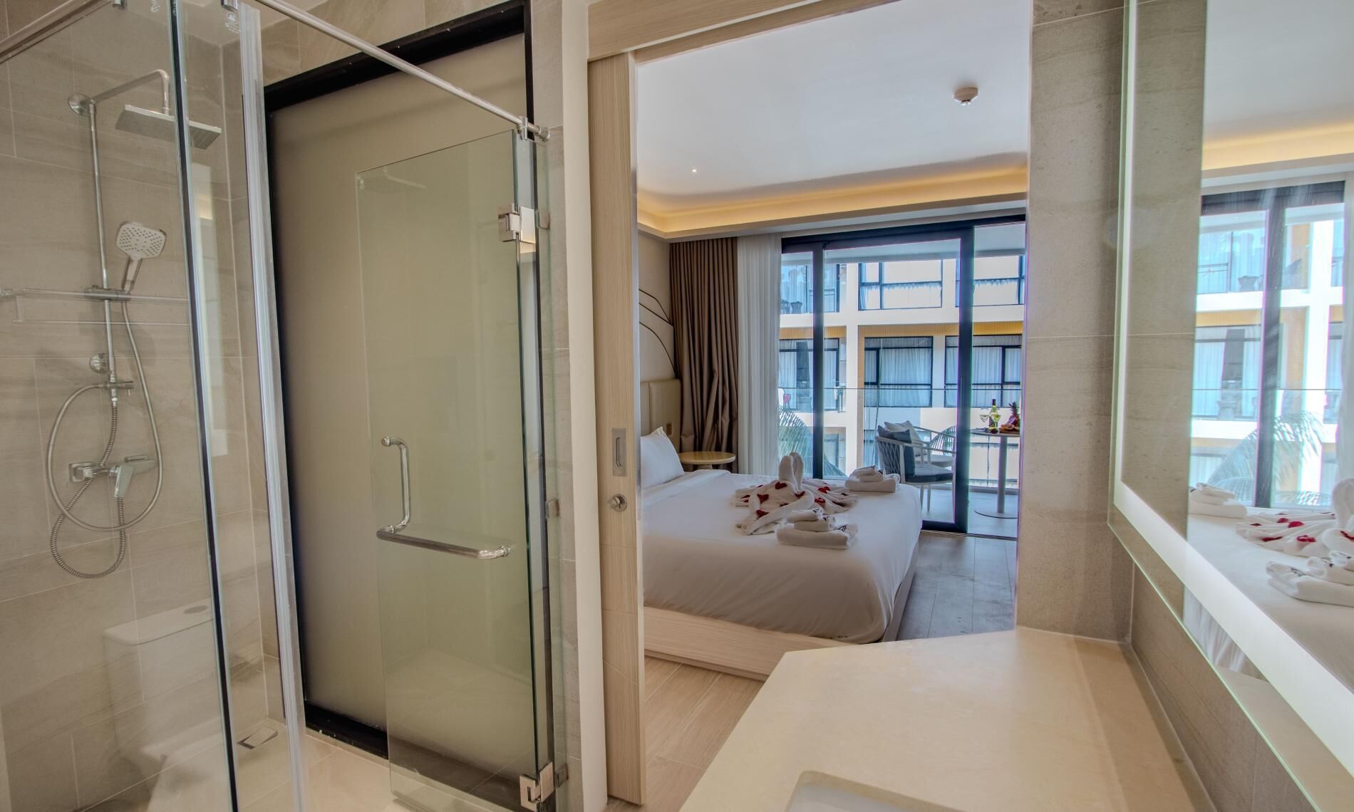 1 bedroom, bed sheets