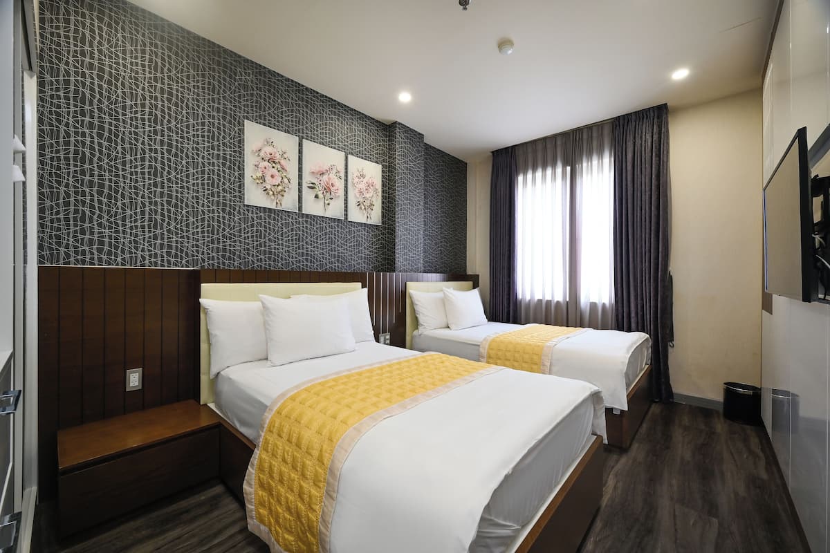 Superior Twin Room | Free minibar items, free WiFi, bed sheets