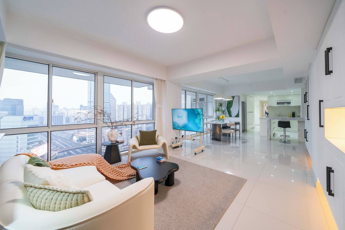 Superior Apartment, 3 Bedrooms, Non Smoking, City View | Living area