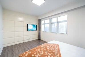 Desk, laptop workspace, iron/ironing board, free WiFi - Tyms Modern 3BR Apartment Near Metro (Xuhui District,)