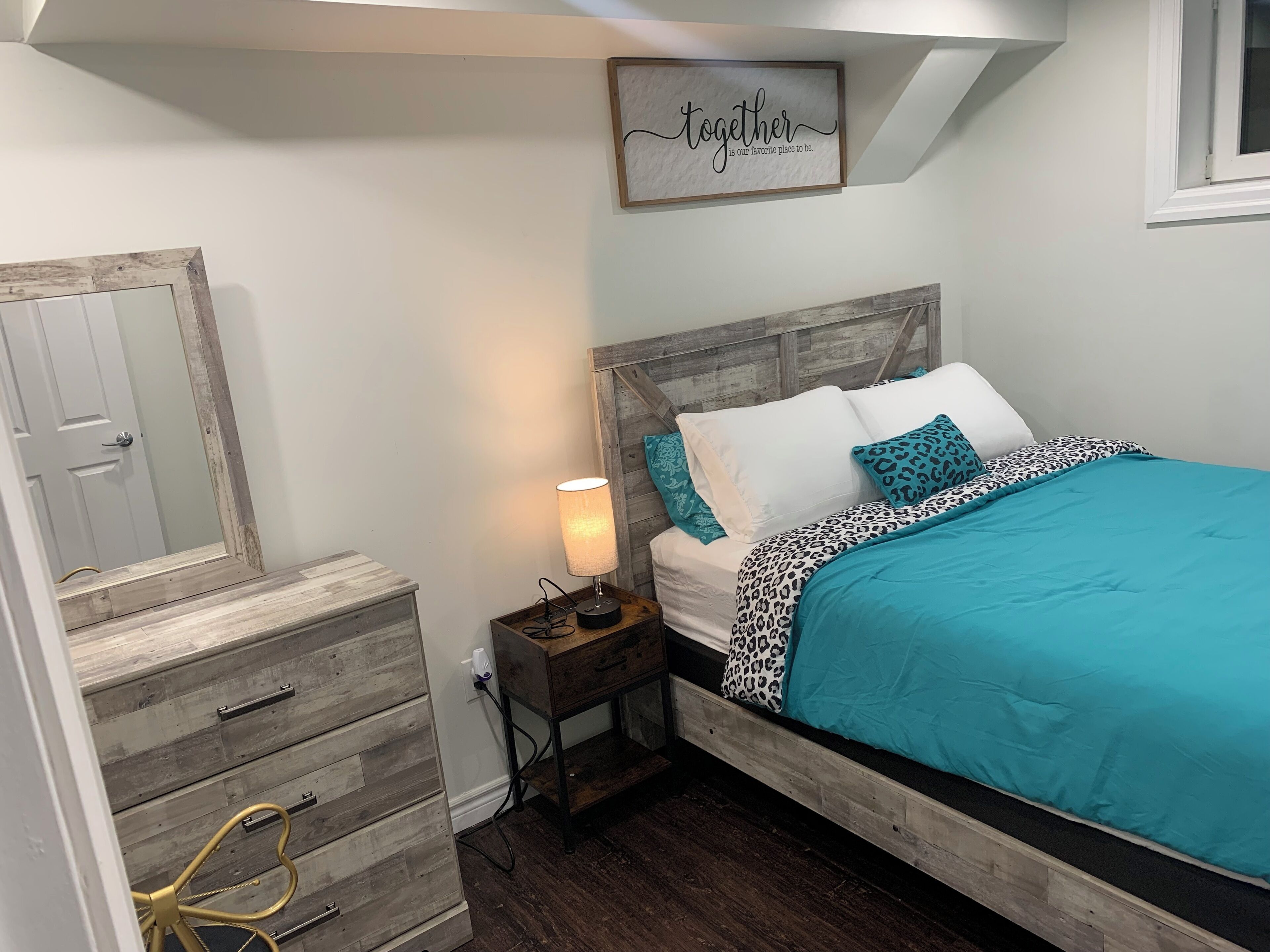 Iron/ironing board, WiFi, bed sheets