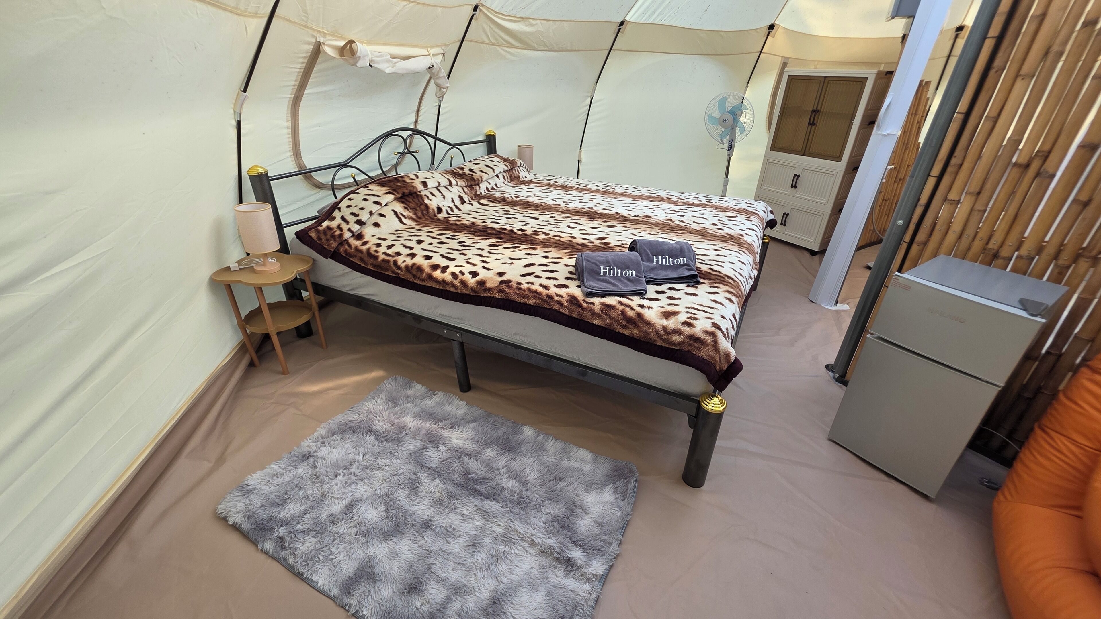 Tent Pumpkin Queen Fan | Wi-Fi gratuito