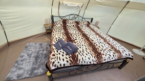 Tent Pumpkin Queen Fan | 免费 WiFi、床单