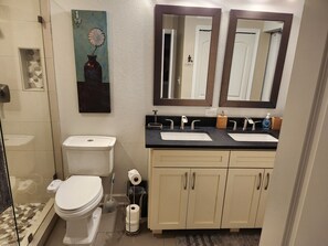 Shower, bidet, towels, soap - In the trendy, funky & walkable South Congress area — 2-bedroom condo in Austin! (Austin)