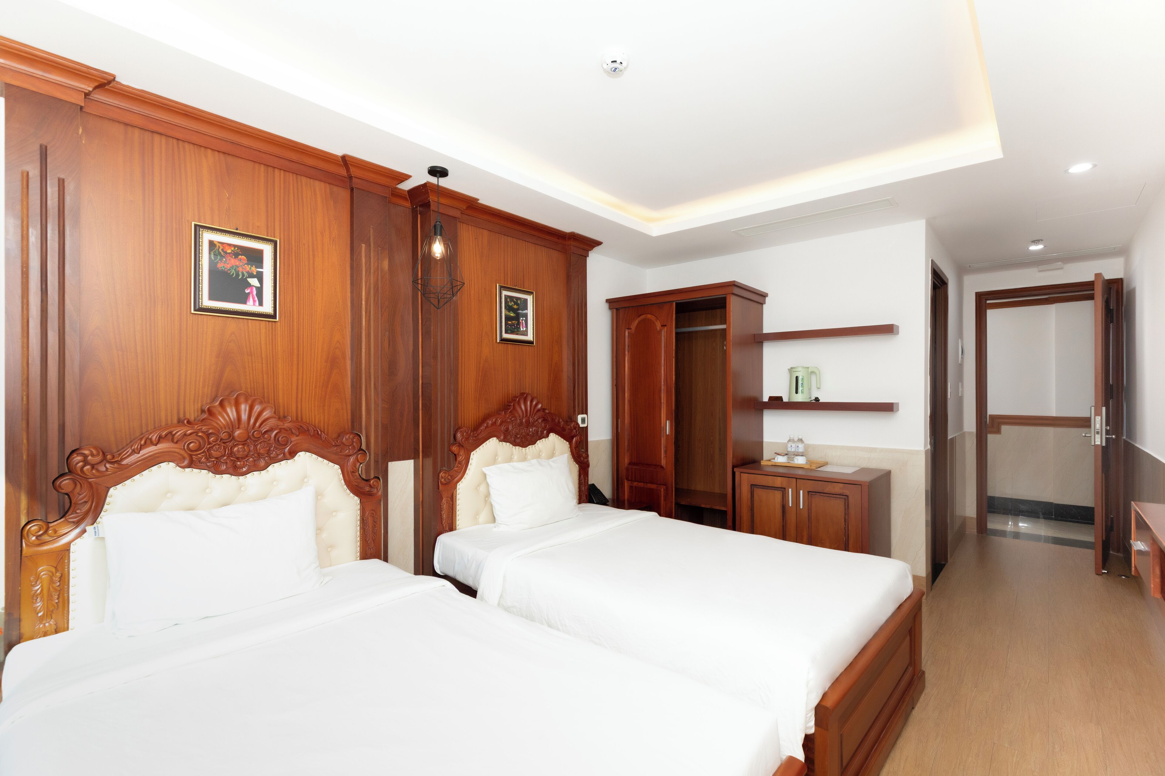 Superior Twin Room, City View | Desk, laptop workspace, free WiFi