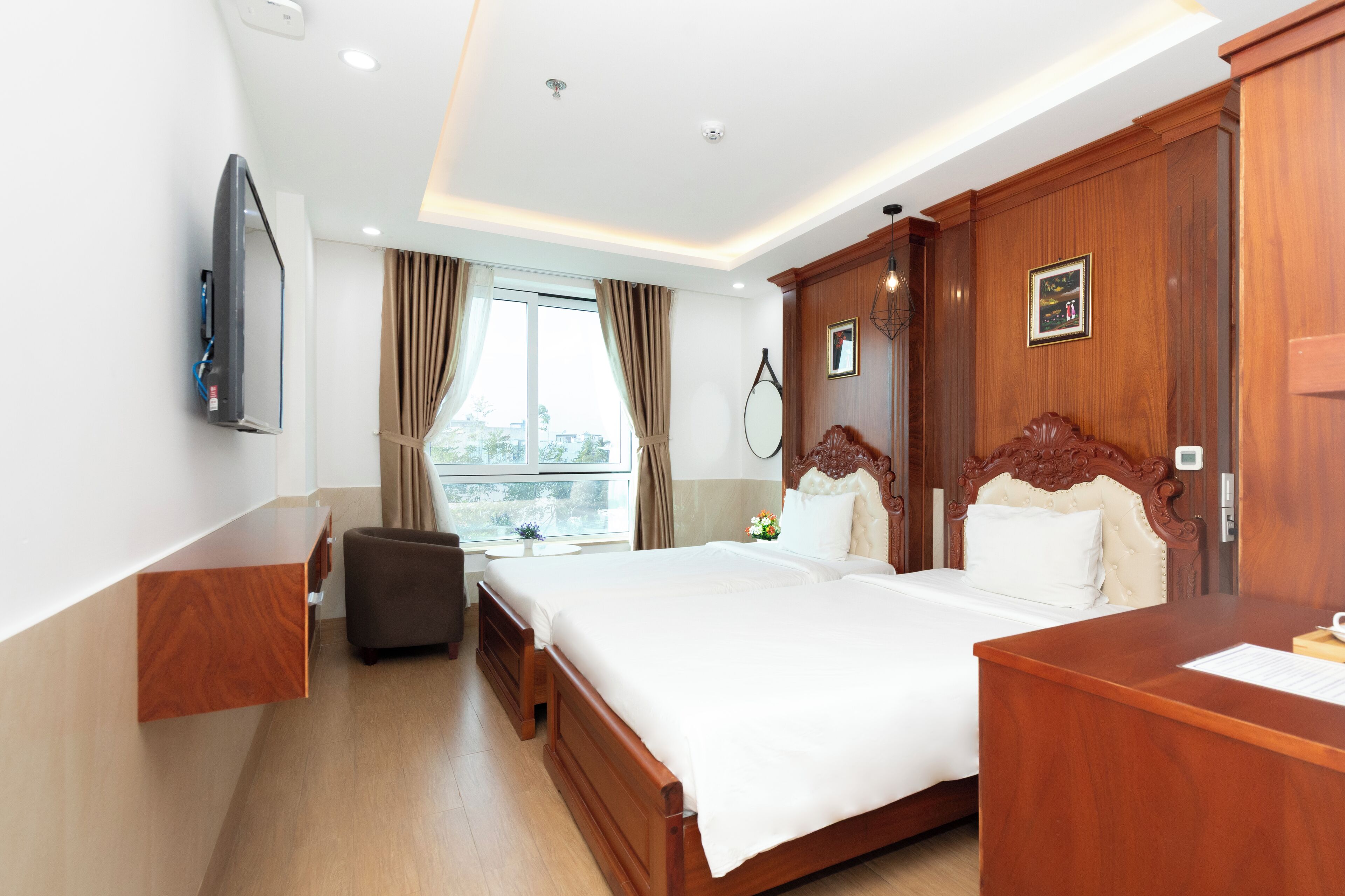 Superior Twin Room, City View | Desk, laptop workspace, free WiFi, bed sheets