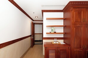 Deluxe Double Room | Desk, laptop workspace, free WiFi, bed sheets - Quan Cuong Hotel (Son Tra)