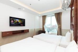 Superior Twin Room, City View | Desk, laptop workspace, free WiFi - Quan Cuong Hotel (Son Tra)