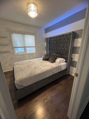 4 dormitorios, tabla de planchar con plancha, wifi y ropa de cama
