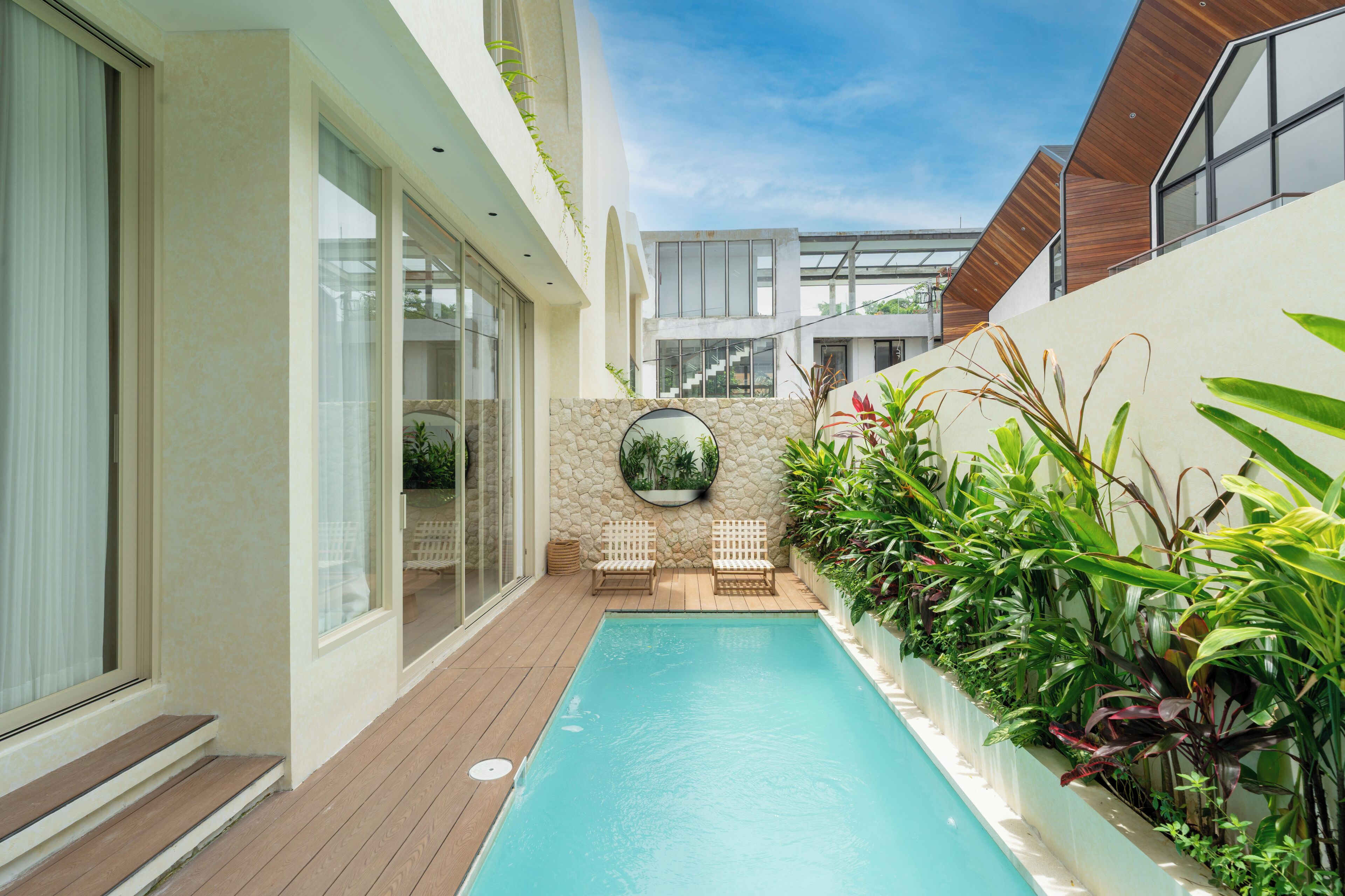 Outdoor pool, pool loungers