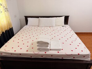 Free WiFi, bed sheets - Airport Viwe Homestay (Seeduwa - Katunayake)