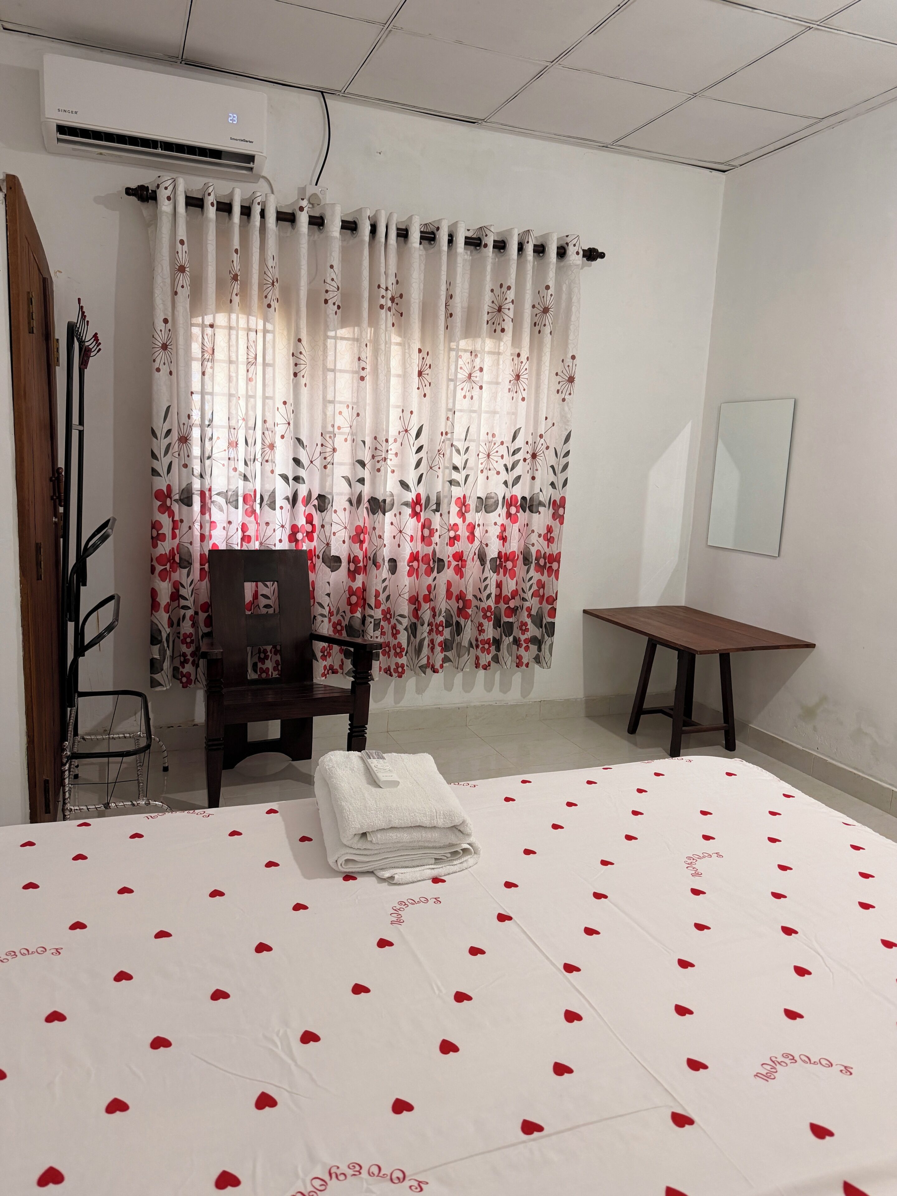Habitación básica doble, vista al jardín | Wifi gratis y ropa de cama 
