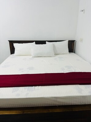 Desk, laptop workspace, free WiFi - Airport Viwe Homestay (Negombo)