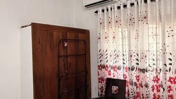 Basic Double Room, Garden View | WiFi (free), bed sheets