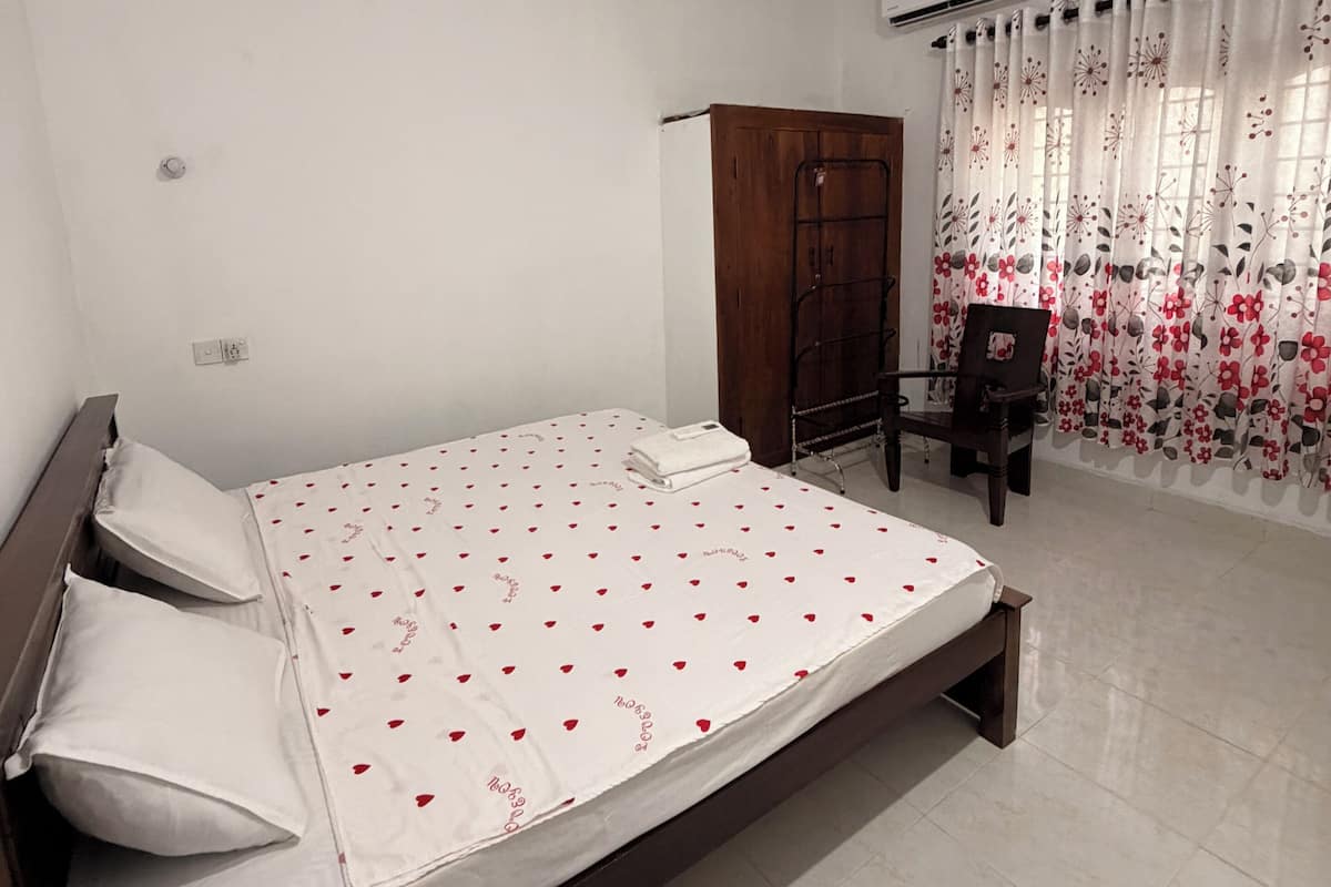 Free WiFi, bed sheets