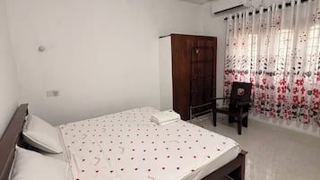 Basic Double Room, Garden View | Free WiFi, bed sheets