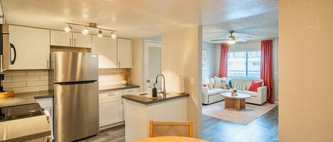Micro-ondes, four, plaque de cuisson, lave-vaisselle