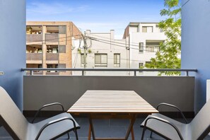 Outdoor dining - Live the Redfern Lifestyle in This 1-Bedroom Home (Redfern)