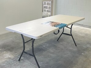 Games room - Designer 6BR Home Backyard Direct Park Access (Auckland)