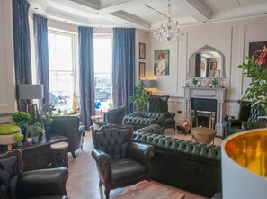 House | Reception - Standard Family Room for 4 (Tenby)