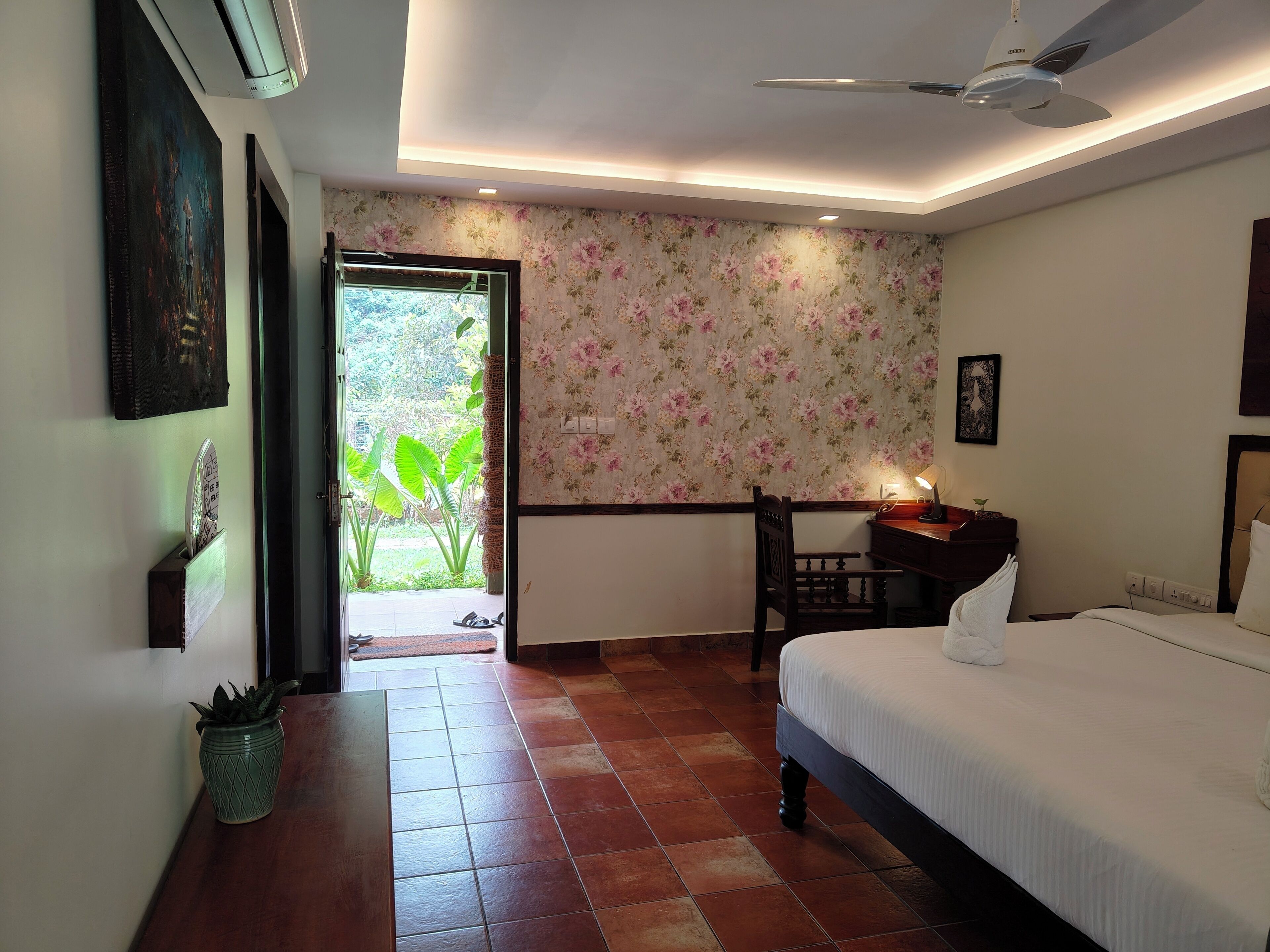 Quarto casal exclusivo, vista para o rio | Cortinas blackout, ferros/tábuas de passar roupa, Wi-Fi de cortesia