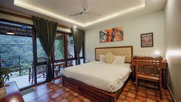 Cortinas blackout, ferros/tábuas de passar roupa, Wi-Fi de cortesia