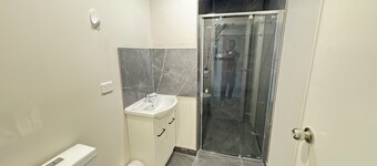 Renovated 5 BR Home with 4 A/C and Free Parking