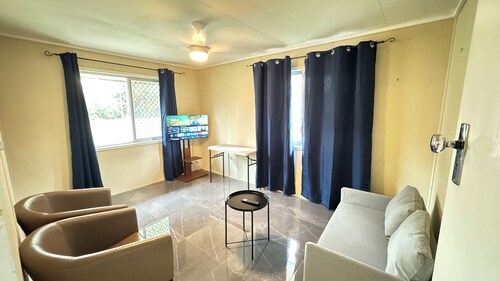 Renovated 5 BR Home with 4 A/C and Free Parking