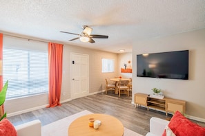 TV - Downtown Mesa Apartment - Pool, W/D, 65” TV, Walk to Dining (Mesa)